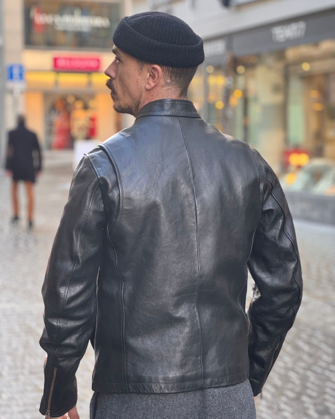 Johnny Horse - Black