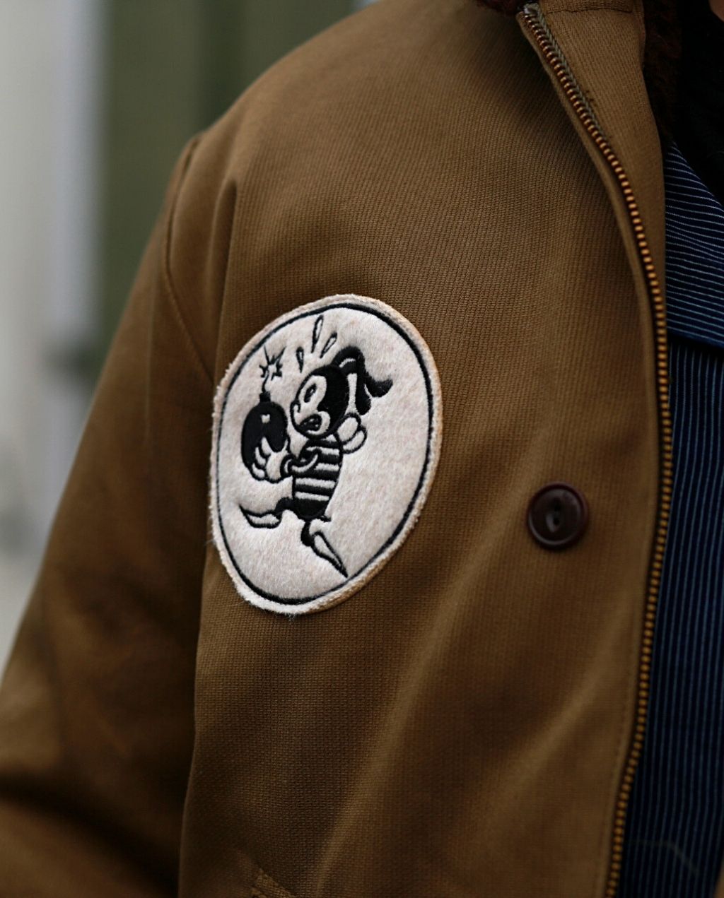 EAT DUST - DECK JACKET BEDFORD CORDS - oliv