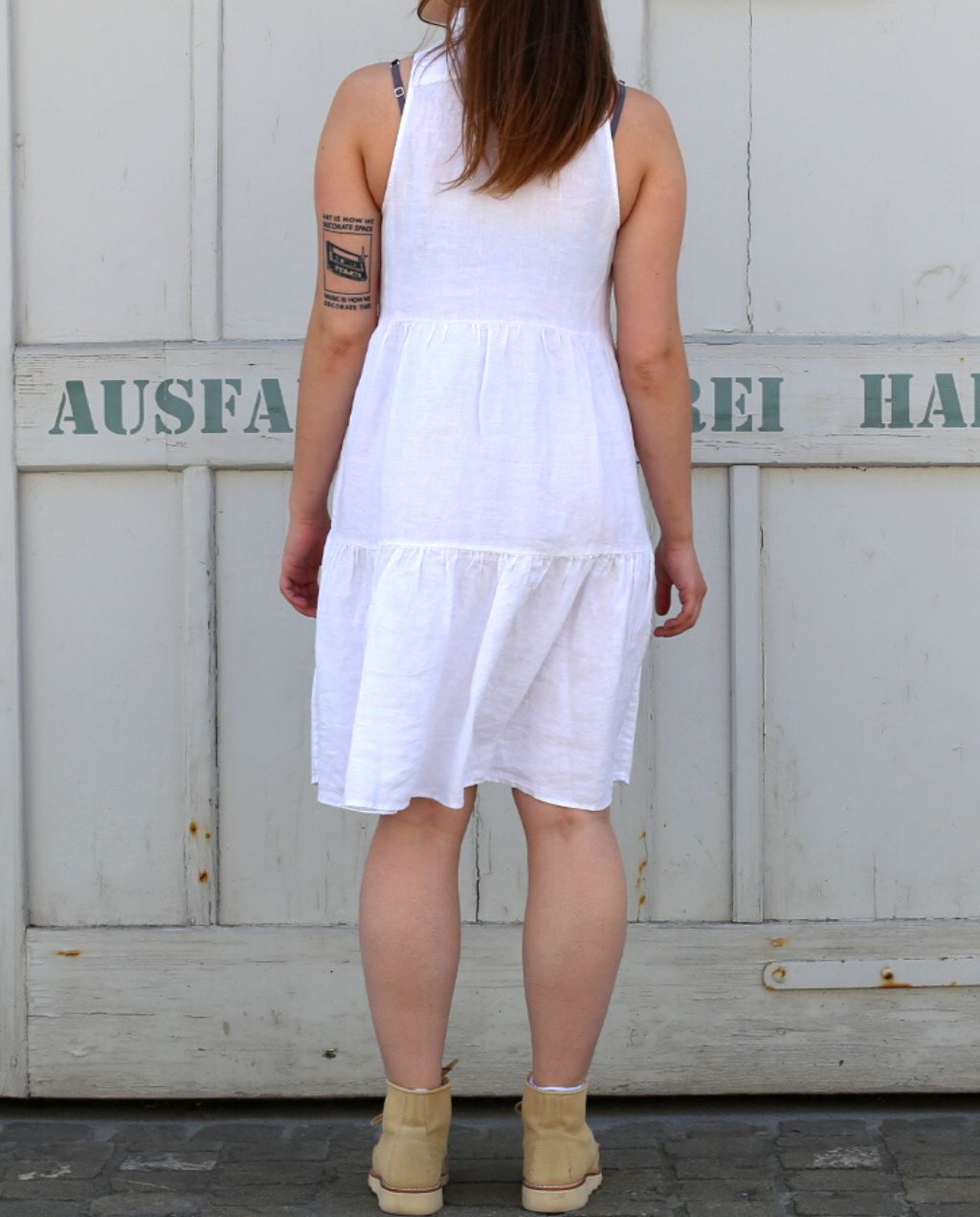 ESSENTIAL SLEEVELESS DRESS white