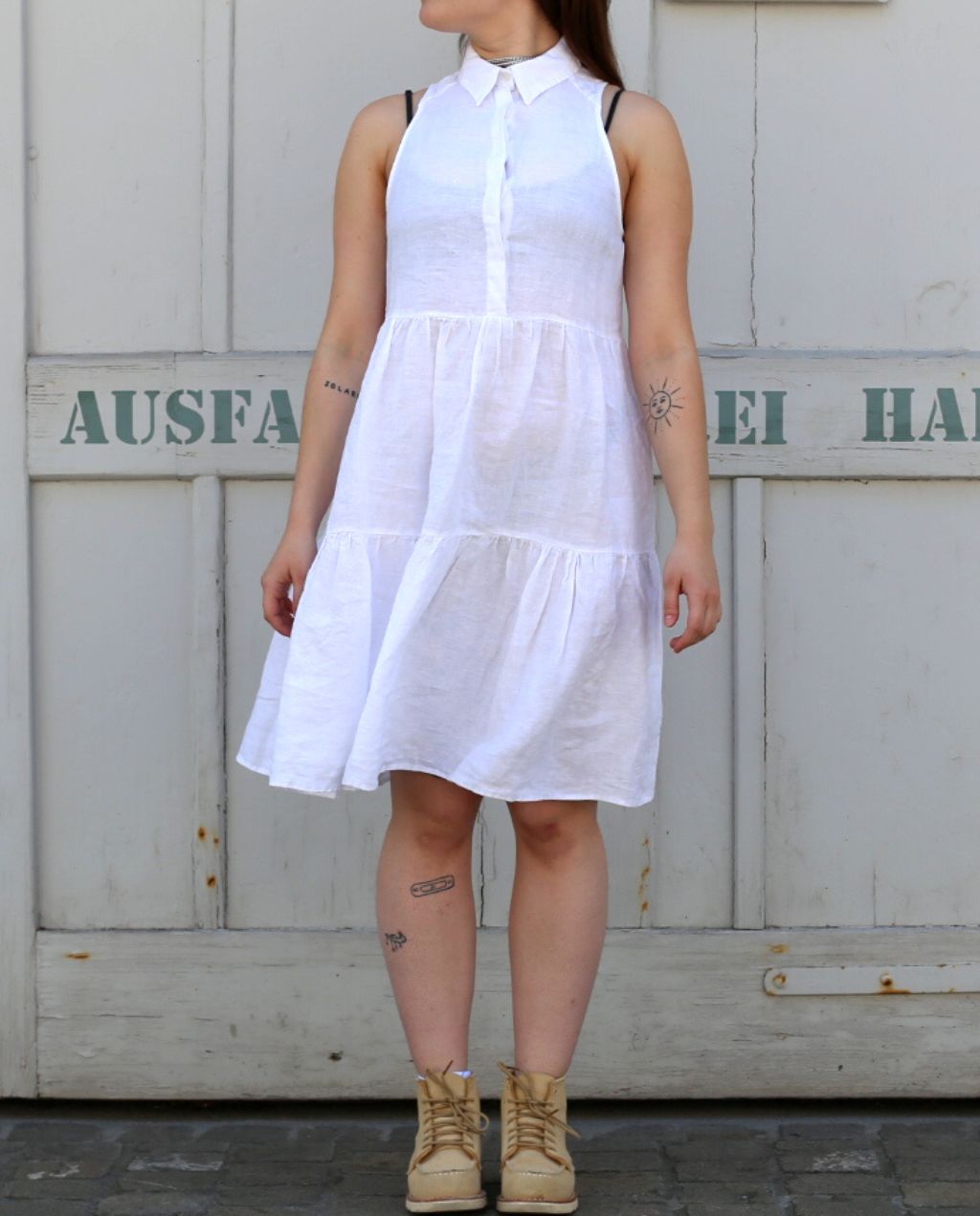 ESSENTIAL SLEEVELESS DRESS white