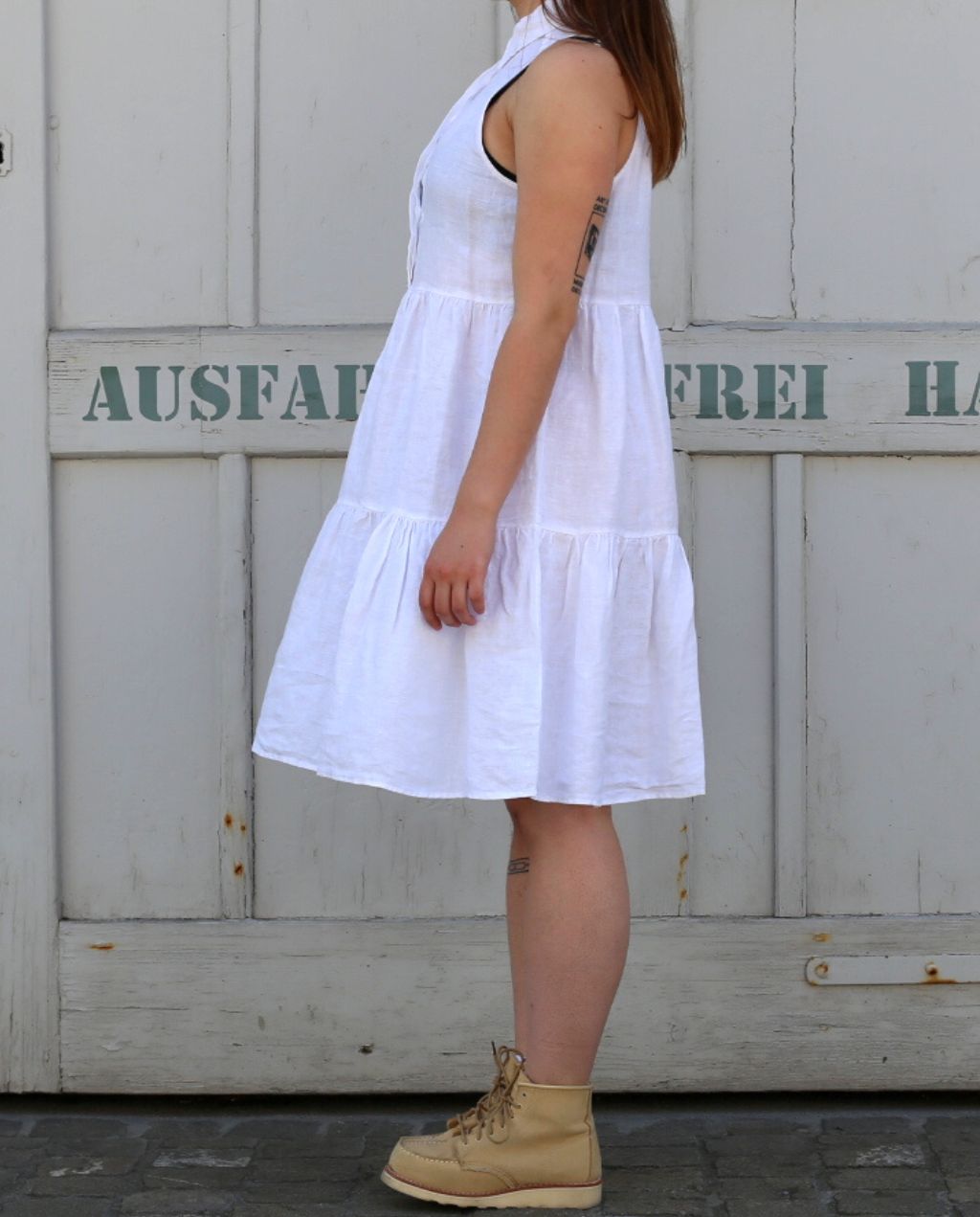 ESSENTIAL SLEEVELESS DRESS white